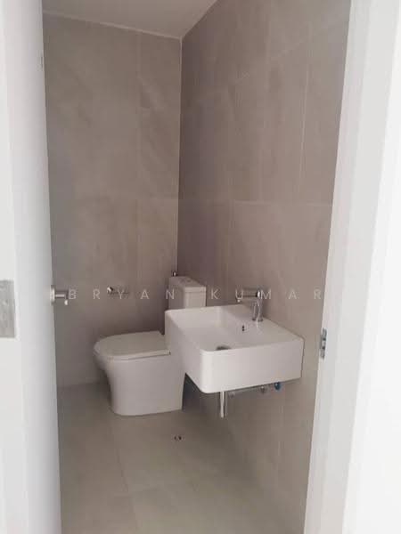 1.5-storey Terraced House for Rent in Petaling (Selangor) - Bryan Kumar - Ground Floor Common Bathroom - PropertyGuru.com.my