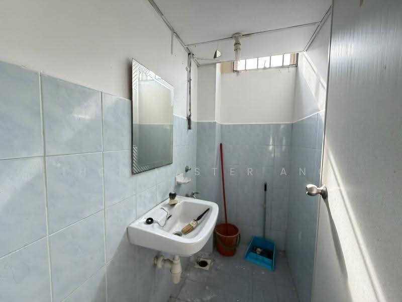 Shop / Office untuk Disewa di Johor Bahru (Johor) - Thom Master Ang - Bathroom - PropertyGuru.com.my