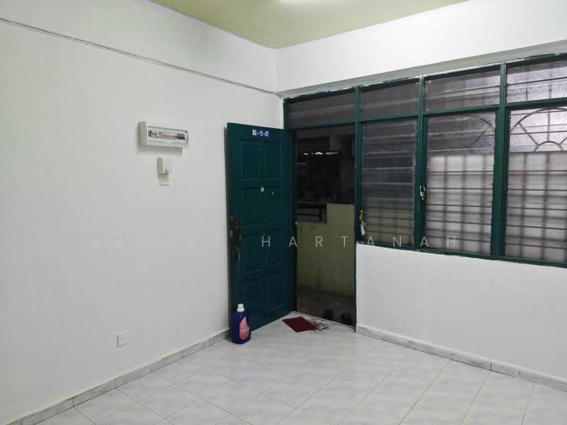 Pangsapuri untuk Dijual di Desa Mentari Apartment - Sariza Hartanah - Entrance - PropertyGuru.com.my