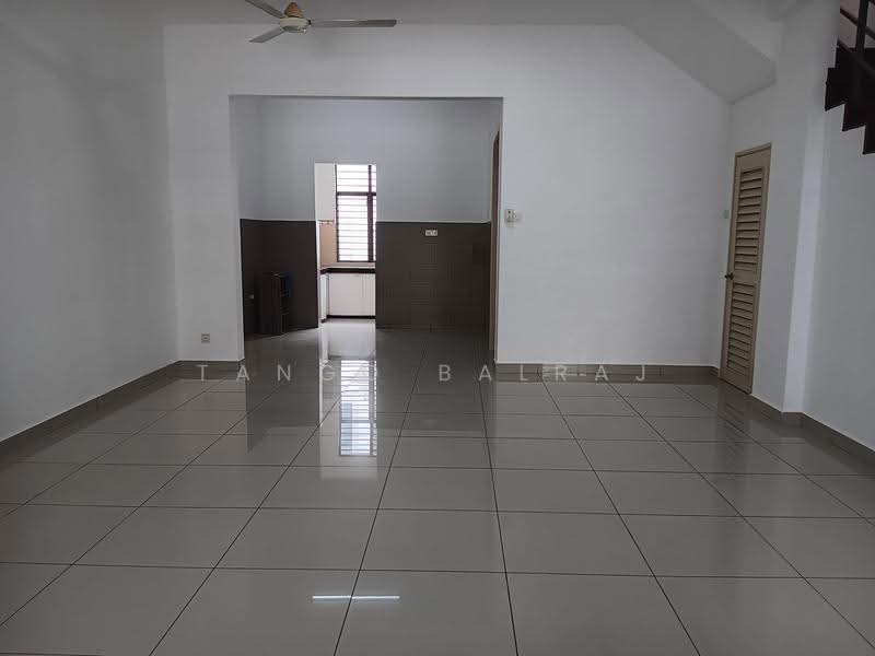 2-storey Terraced House for Sale in 16 Sierra (Puchong) - Tango Balraj - Living Room - PropertyGuru.com.my