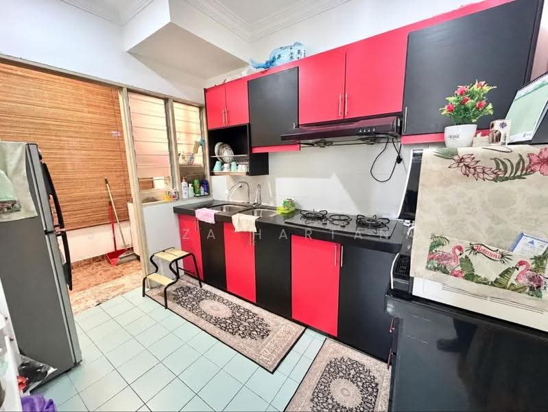 Service Residence for Sale at Serdang Skyvillas (Serdang Perdana) - Sariza Hartanah - Kitchen - PropertyGuru.com.my