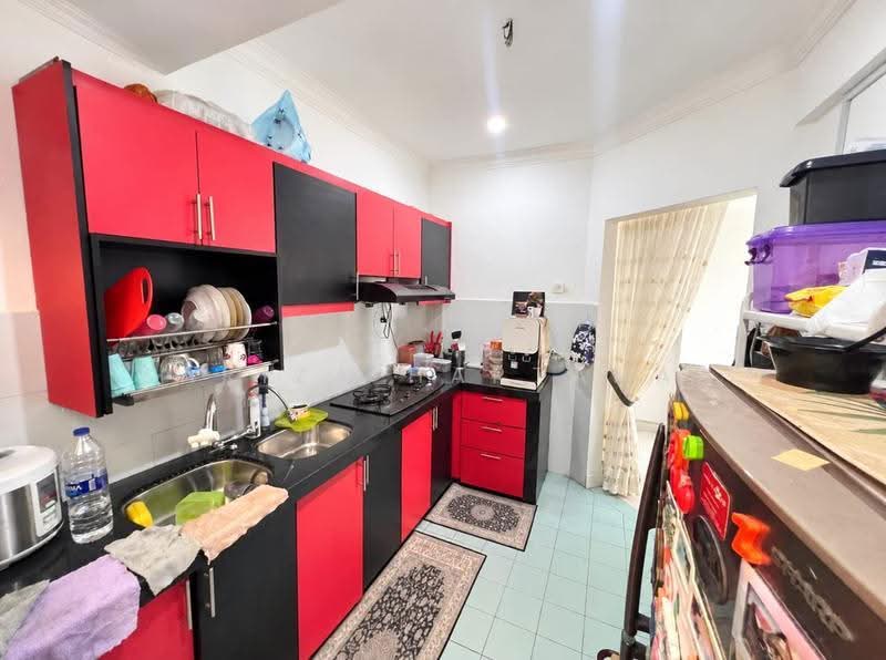 Service Residence for Sale at Serdang Skyvillas (Serdang Perdana) - Sariza Hartanah - Kitchen - PropertyGuru.com.my