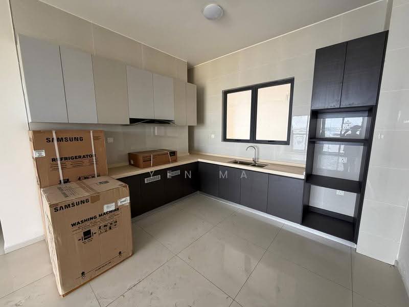 Condominium for Sale at Kings Bay @ Country Garden Danga Bay - Yen Ma - Kitchen - PropertyGuru.com.my