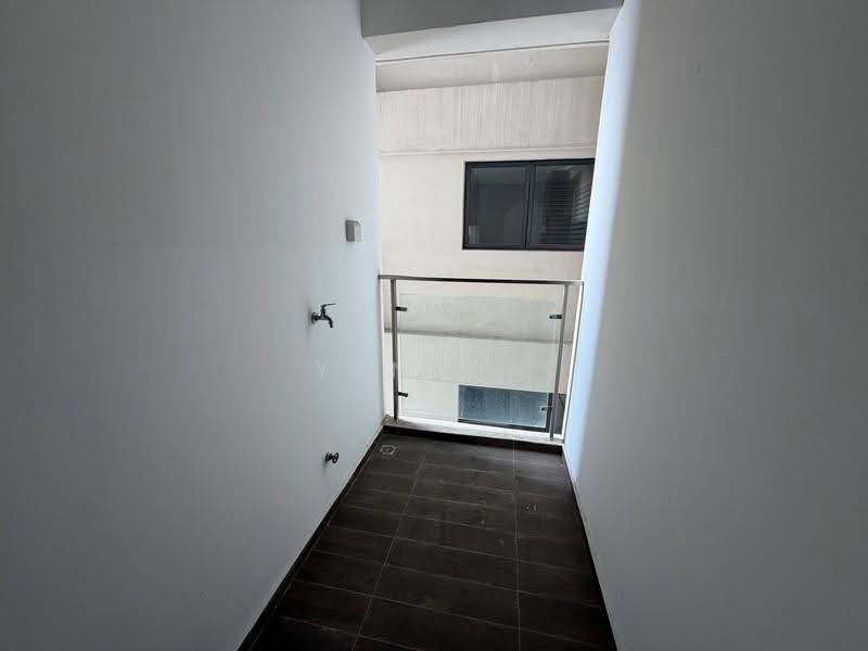 Condominium for Sale at Kings Bay @ Country Garden Danga Bay - Yen Ma - Balcony - PropertyGuru.com.my