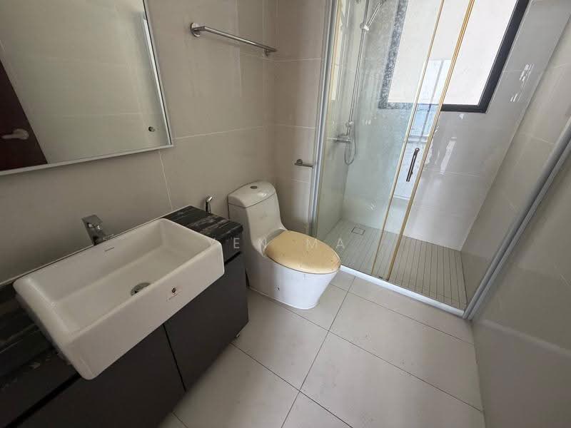 Condominium for Sale at Kings Bay @ Country Garden Danga Bay - Yen Ma - Bathroom - PropertyGuru.com.my