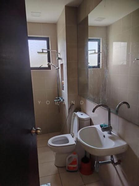 Rumah Berkembar untuk Dijual di Leisure Farm (Gelang Patah) - Yoland . - Bathroom - PropertyGuru.com.my