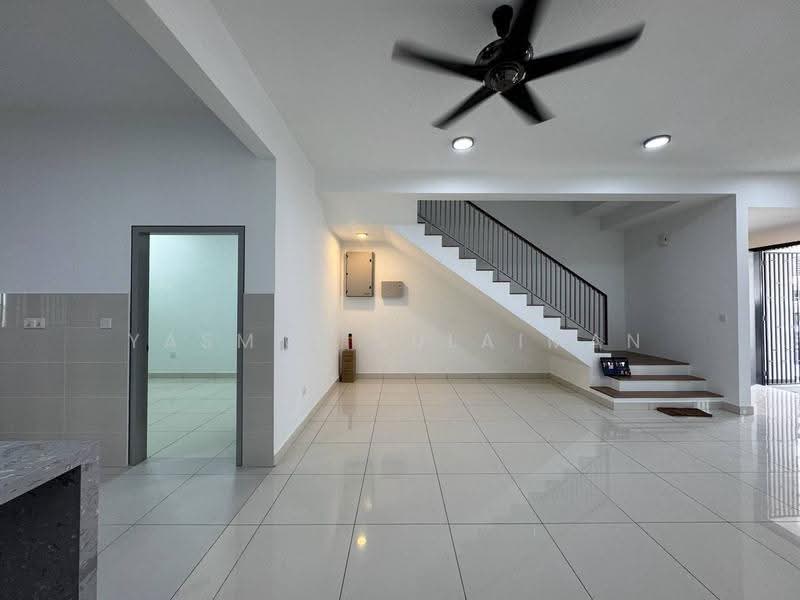 Rumah Teres 2-Tingkat untuk Disewa di Elmina (Shah Alam) - Yasmin Sulaiman - Living Room - PropertyGuru.com.my