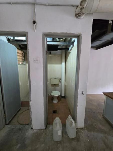 Shop for Rent in Pusat Bandar Putra Permai (Seri Kembangan) - Flory Leong - Bathroom - PropertyGuru.com.my
