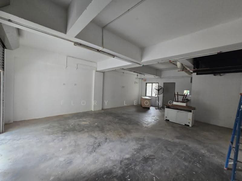 Shop for Rent in Pusat Bandar Putra Permai (Seri Kembangan) - Flory Leong - Interior - PropertyGuru.com.my