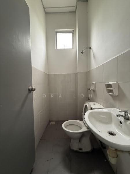 Shop / Office for Rent in Taman Nusa Sentral (Iskandar Puteri (Nusajaya)) - Cora Loh - Bathroom - PropertyGuru.com.my