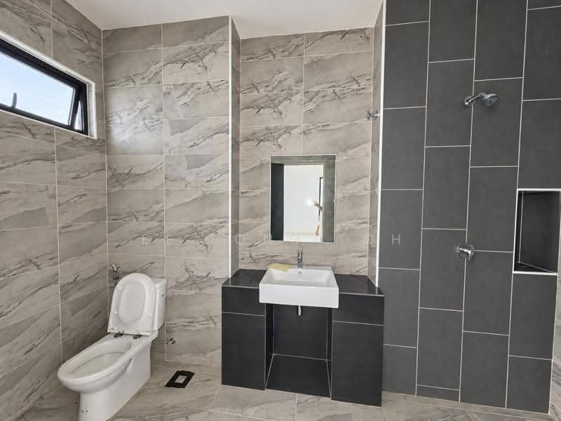Rumah Kluster untuk Dijual di Taman Glenmarie (Johor Bahru) - Ee Fong Toh - Bathroom - PropertyGuru.com.my