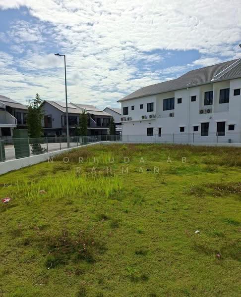 2-storey Terraced House for Sale in Cyberjaya (Selangor) - Norhuda Ab Rahman - Garden - PropertyGuru.com.my