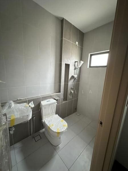 2-storey Terraced House for Sale in Bandar Kinrara Seksyen 8 (Bandar Kinrara) - Priscilla Tan - Bathroom - PropertyGuru.com.my