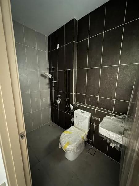 2-storey Terraced House for Sale in Bandar Kinrara Seksyen 8 (Bandar Kinrara) - Priscilla Tan - Bathroom - PropertyGuru.com.my