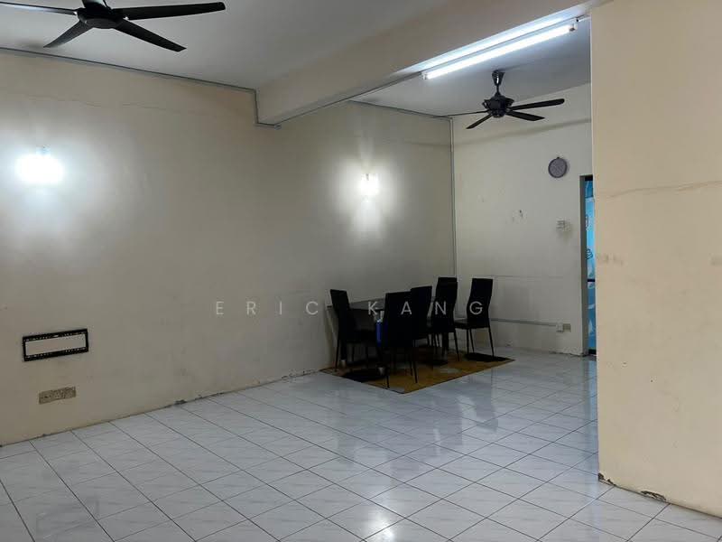 Rumah Teres untuk Disewa di Teluk Kumbar (Penang) - Eric Kang - Dining Room - PropertyGuru.com.my