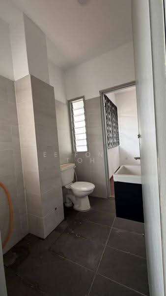 2-storey Terraced House for Sale in Taman Perling (Perling) - Ee Fong Toh - Bathroom - PropertyGuru.com.my