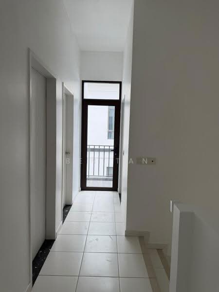 2-storey Terraced House for Sale in Puncak Alam (Selangor) - Ben Tan - Corridor - PropertyGuru.com.my