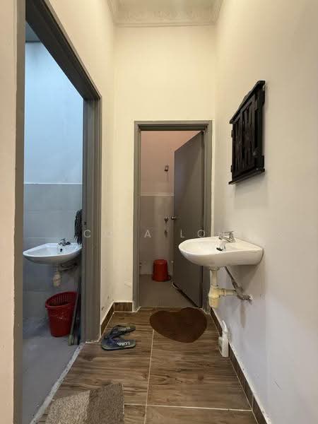 Shop / Office for Rent in Taman Nusa Sentral (Iskandar Puteri (Nusajaya)) - Cora Loh - Bathroom - PropertyGuru.com.my