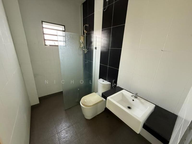Rumah Teres 2-Tingkat untuk Dijual di Menglembu (Perak) - Nicholas Lee - Bathroom - PropertyGuru.com.my