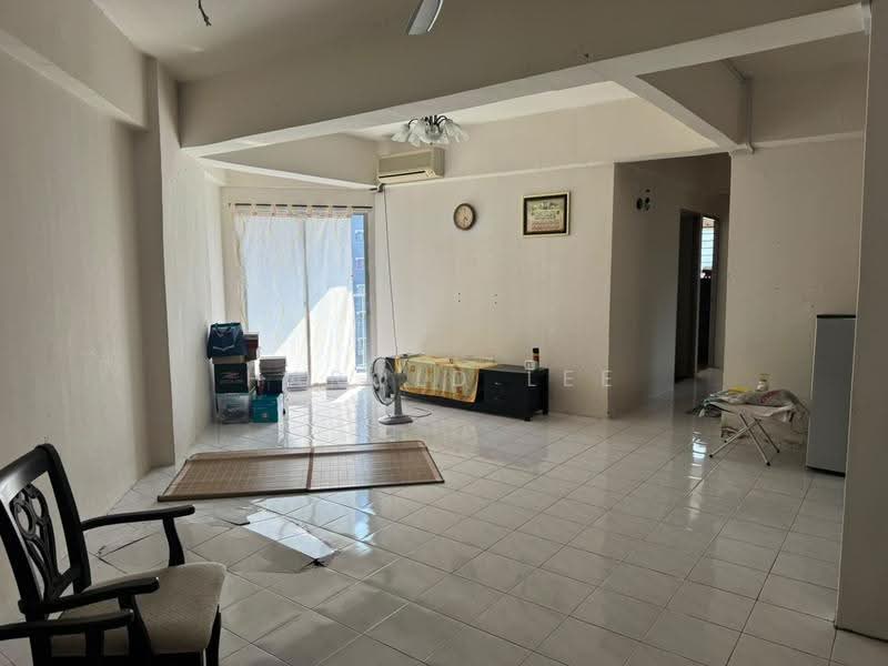 Rumah Flat untuk Dijual di Taman Teluk Kumbar - Harold Lee - Living Room - PropertyGuru.com.my