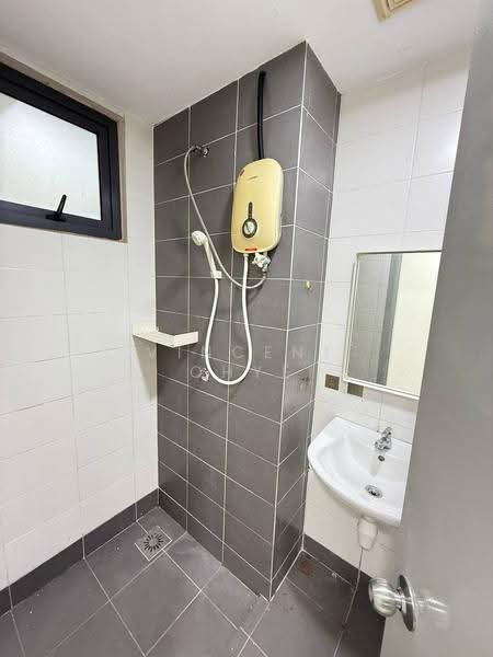 Kondominium untuk Dijual di Residence 8 - Vincent Chye - Bathroom - PropertyGuru.com.my