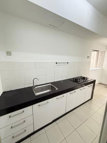 Kondominium untuk Dijual di Residence 8 - Vincent Chye - Kitchen - PropertyGuru.com.my