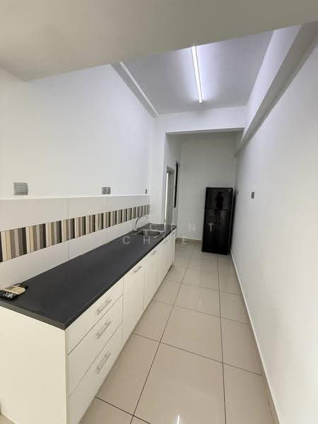 Kondominium untuk Dijual di Residence 8 - Vincent Chye - Kitchen - PropertyGuru.com.my