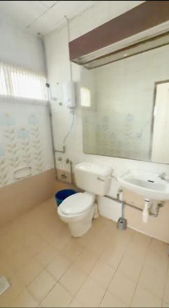 Rumah Teres 2-Tingkat untuk Disewa di Taman Pelangi (Johor Bahru) - Steph Choong - Bathroom - PropertyGuru.com.my
