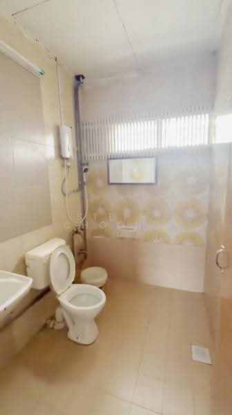 Rumah Teres 2-Tingkat untuk Disewa di Taman Pelangi (Johor Bahru) - Steph Choong - Bathroom - PropertyGuru.com.my