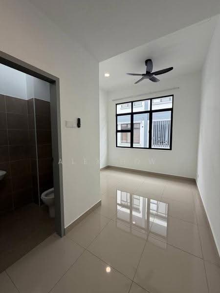 Rumah Teres untuk Disewa di Taman Ponderosa (Johor Bahru) - Alex How - Bathroom - PropertyGuru.com.my