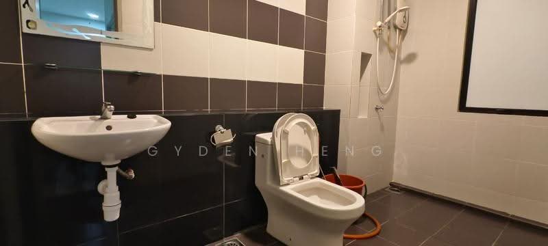 Apartment for Sale at Austin Regency (Pangsapuri Austin Perdana) - Gyden Heng - Bathroom - PropertyGuru.com.my