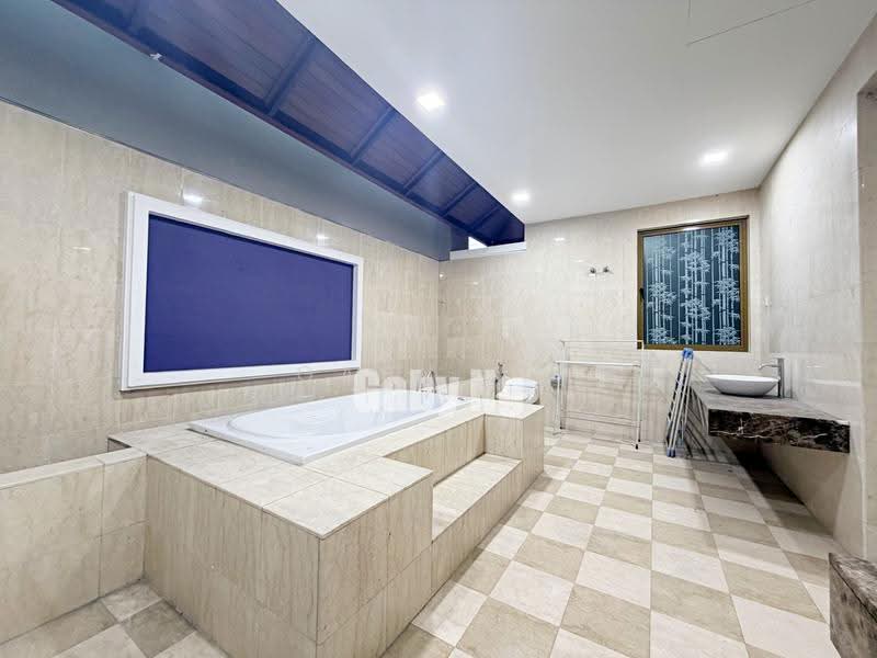 Rumah Berkembar untuk Dijual di Duta Tropika (Batu) - Gaby Ng - Bathroom - PropertyGuru.com.my