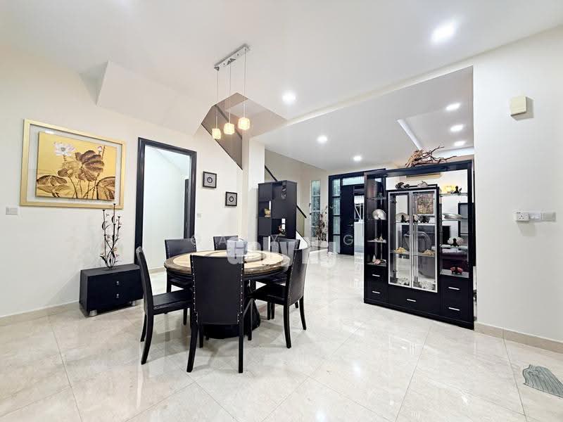 Rumah Berkembar untuk Dijual di Duta Tropika (Batu) - Gaby Ng - Dining Room - PropertyGuru.com.my