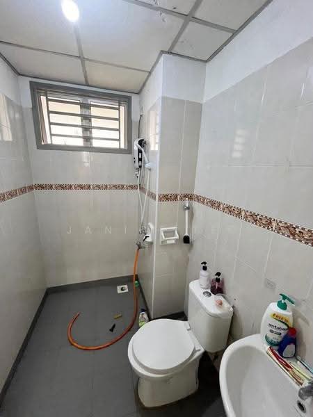 Kediaman Servis untuk Dijual di Nusa Perdana Apartment - Janice Teo - Bathroom - PropertyGuru.com.my