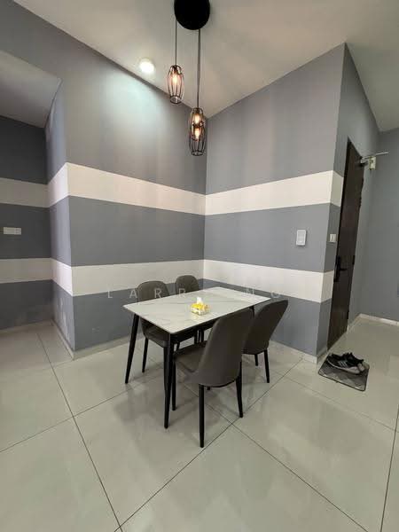 Condominium for Rent at Bay Point @ Country Garden Danga Bay - Larry Ng - Dining Room - PropertyGuru.com.my
