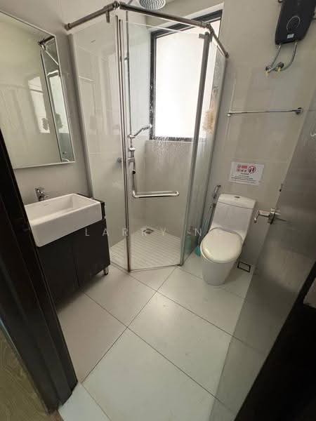 Condominium for Rent at Bay Point @ Country Garden Danga Bay - Larry Ng - Bathroom - PropertyGuru.com.my