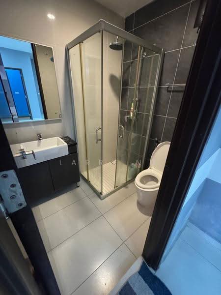Condominium for Rent at Bay Point @ Country Garden Danga Bay - Larry Ng - Bathroom - PropertyGuru.com.my