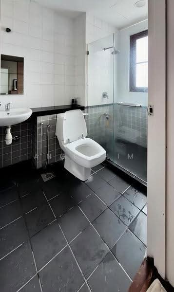 Kondominium untuk Disewa di Surian Condominium - Angel Lim - Bathroom - PropertyGuru.com.my