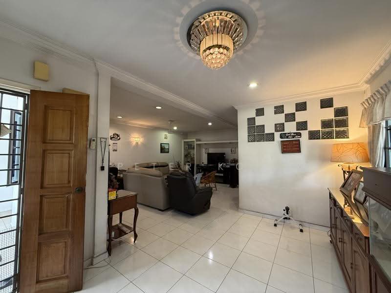 Rumah Teres 2-Tingkat untuk Dijual di SS2 (Petaling Jaya) - Peter Kok - Lounge / entrance - PropertyGuru.com.my