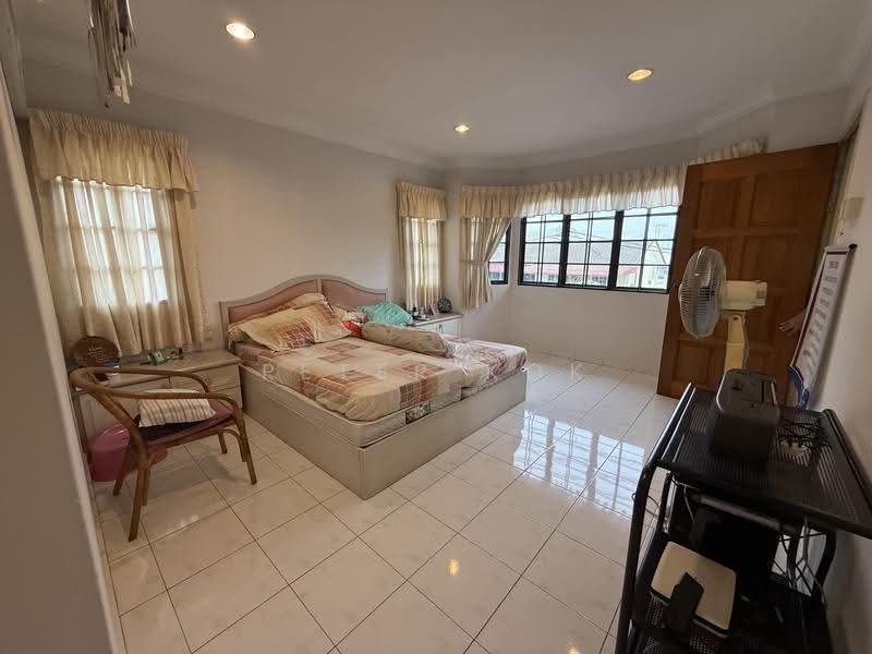 Rumah Teres 2-Tingkat untuk Dijual di SS2 (Petaling Jaya) - Peter Kok - Master Bedroom - PropertyGuru.com.my