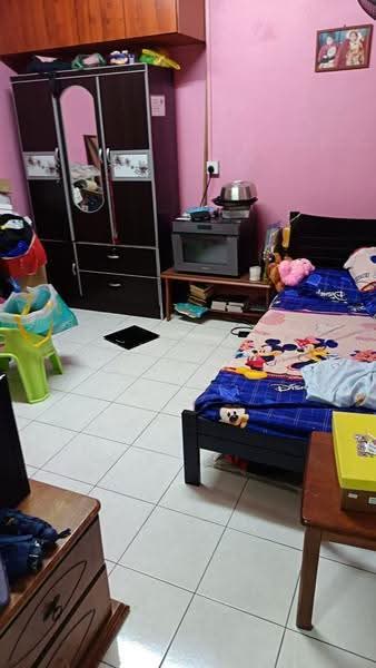 Pangsapuri untuk Dijual di Desa Indah Block 1 - Harold Lee - Bedroom - PropertyGuru.com.my