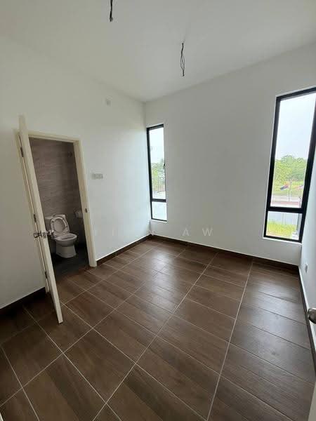 Cluster House for Sale in Taman Austin Duta (Tebrau) - Finn Aw - Bathroom - PropertyGuru.com.my