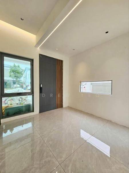Semi-Detached House for Sale in Taman Molek (Johor Bahru) - Andrew Teo - Entrance - PropertyGuru.com.my