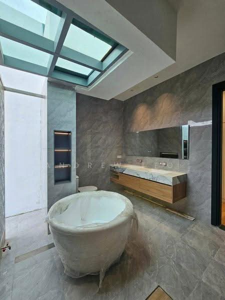 Semi-Detached House for Sale in Taman Molek (Johor Bahru) - Andrew Teo - Bathroom - PropertyGuru.com.my