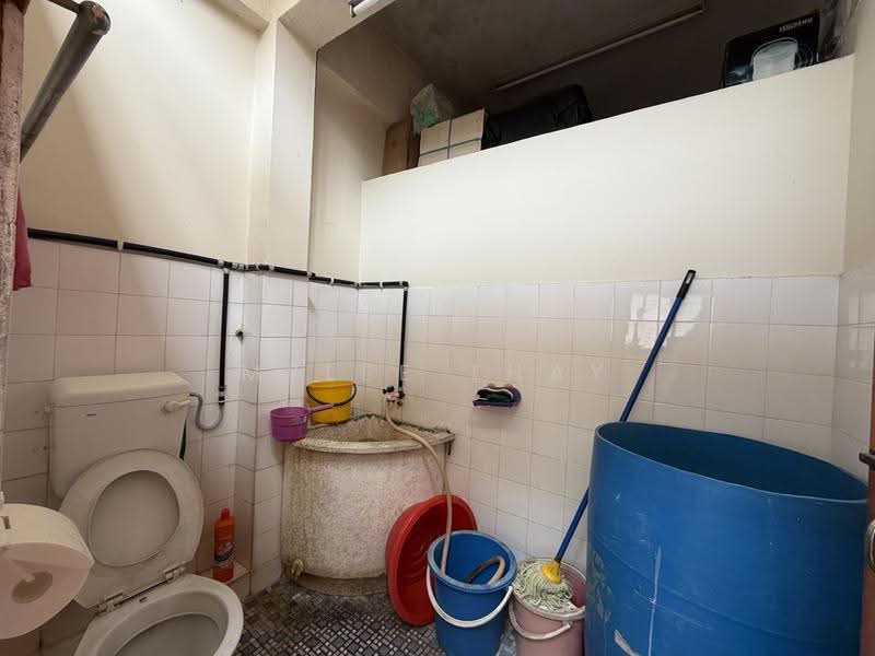 Rumah Berkembar untuk Dijual di Taman Mambau Jaya (Rasah) - Myolie Thay - Bathroom - PropertyGuru.com.my