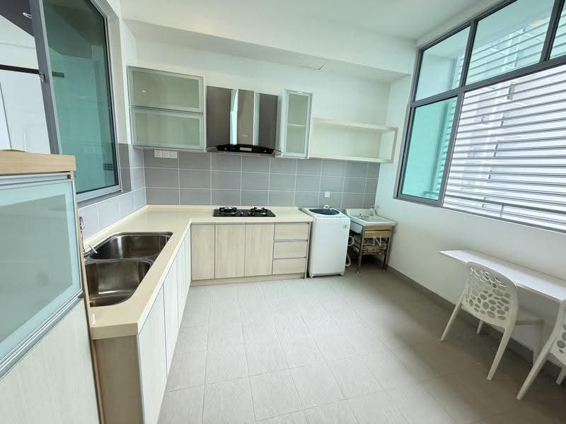 Kondominium untuk Dijual di Infinity Beachfront Condominium - Dave Soon - Kitchen - PropertyGuru.com.my