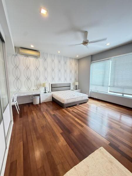 Kondominium untuk Dijual di Infinity Beachfront Condominium - Dave Soon - Bedroom - PropertyGuru.com.my