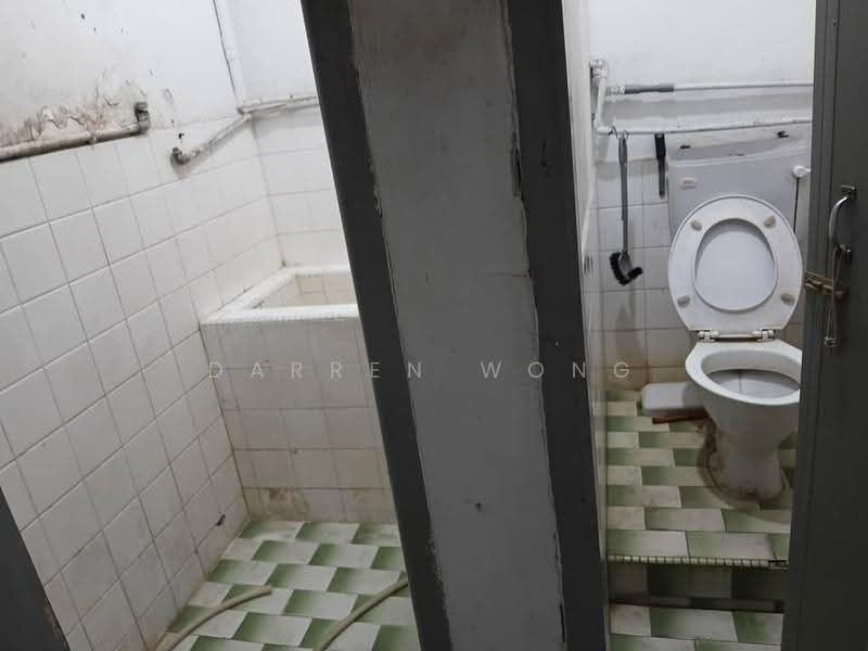 Rumah Teres 1-Tingkat untuk Dijual di Taman Overseas Union (Taman Oug) (Jalan Klang Lama (Old Klang Road)) - DARREN WONG - Bathroom - PropertyGuru.com.my
