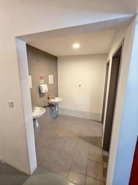 Shop for Rent in Jade Hills (Kajang) - Lily Tan - Bathroom - PropertyGuru.com.my