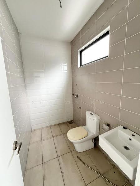 Semi-Detached House for Sale in Setia Tropika (Johor Bahru) - Sharon Ng - Bathroom - PropertyGuru.com.my